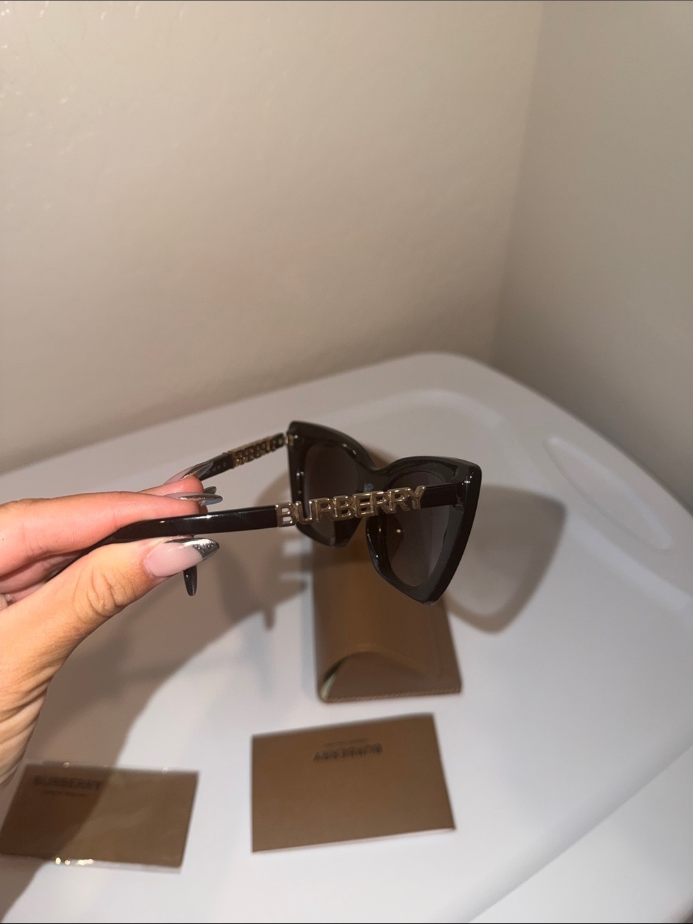 Burberry Black Sunglasses with Gold BURBERRY logo like new worn once - Picture 6 of 8